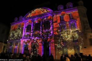 video mapping sur la fa&ccedil;ade de la Caisse d'Epargne pour No&euml;l 2025