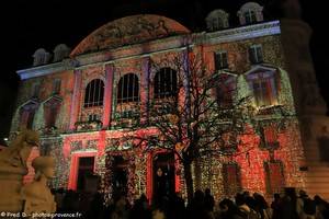 video mapping sur la fa&ccedil;ade de la Caisse d'Epargne pour No&euml;l 2025