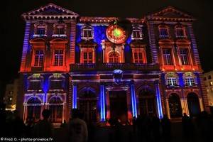 video mapping sur la mairie de Marseille pour No&euml;l 2025