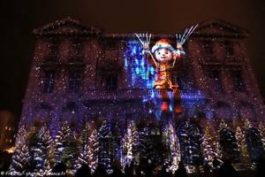 video mapping sur la mairie de Marseille pour No&euml;l 2025