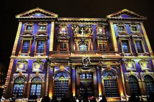 video mapping sur la mairie de Marseille pour No&euml;l 2025