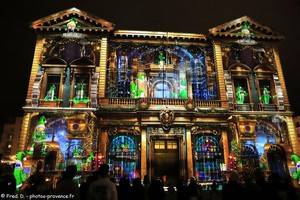 video mapping sur la mairie de Marseille pour No&euml;l 2025