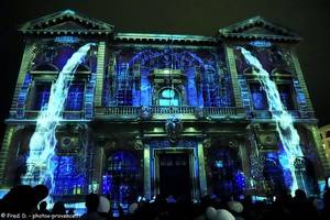 video mapping sur la mairie de Marseille pour No&euml;l 2025