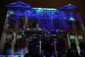 video mapping sur la mairie de Marseille pour No&euml;l 2025
