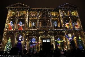 video mapping sur la mairie de Marseille pour No&euml;l 2025