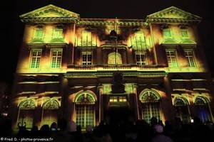 video mapping sur la mairie de Marseille pour No&euml;l 2025