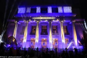 video mapping sur l'op&eacute;ra de Marseille pour No&euml;l 2025