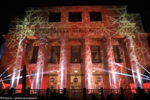 video mapping sur l'op&eacute;ra de Marseille pour No&euml;l 2025