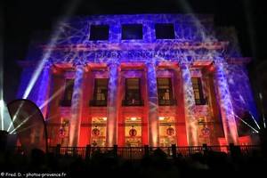 video mapping sur l'op&eacute;ra de Marseille pour No&euml;l 2025