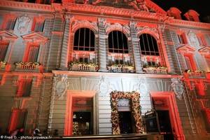 video mapping sur la fa&ccedil;ade de la Caisse d'Epargne pour No&euml;l 2025