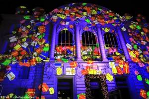 video mapping sur la fa&ccedil;ade de la Caisse d'Epargne pour No&euml;l 2025