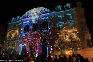 video mapping sur la fa&ccedil;ade de la Caisse d'Epargne pour No&euml;l 2025