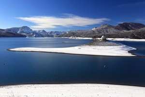 lac de Serre-Ponçon sous la neige