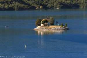 l'îlot et chapelle Saint-Michel du lac de Serre-Ponçon