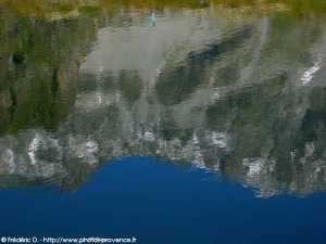 reflet dans le lac du lauzon