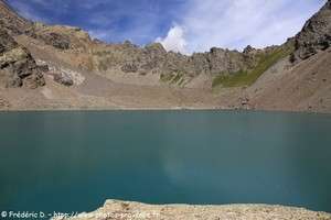 lac de l'Eychauda et la crête des Grangettes