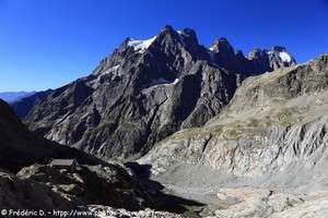 le Mont Pelvoux, le Pic Sans Nom et l'Ailefroide