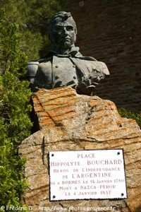 place Hippolyte Bouchard de Bormes-les-Mimosas
