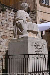 statue de Jean-Baptiste Massillon, évêque de Clermont né à Hyères