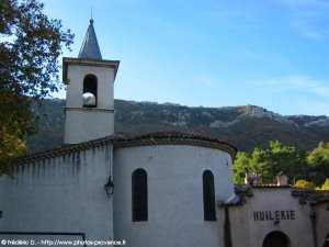 église de Mazaugues et massif de la Sainte-Baume