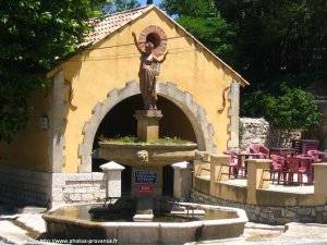 fontaine de Rians