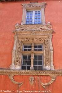 façade Renaissance à Rougiers