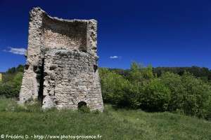 ruines du château féodal de Salernes