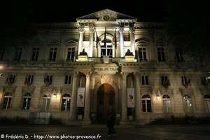 mairie d'Avignon illuminée