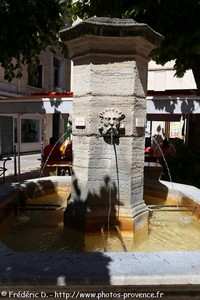 fontaine de Carpentras