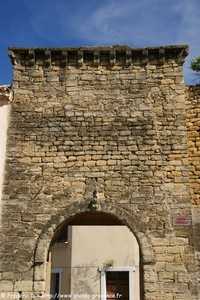la porte Aurouze de Courthézon