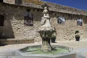 fontaine du Cormoran de Pernes les Fontaines