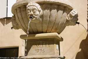fontaine de 1796 de Sablet