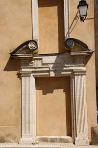 ancienne porte du palais du cardinal Cécile de sainte-cécile-les-vignes