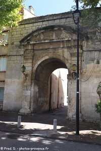 le grand portail de Villes-sur-Auzon